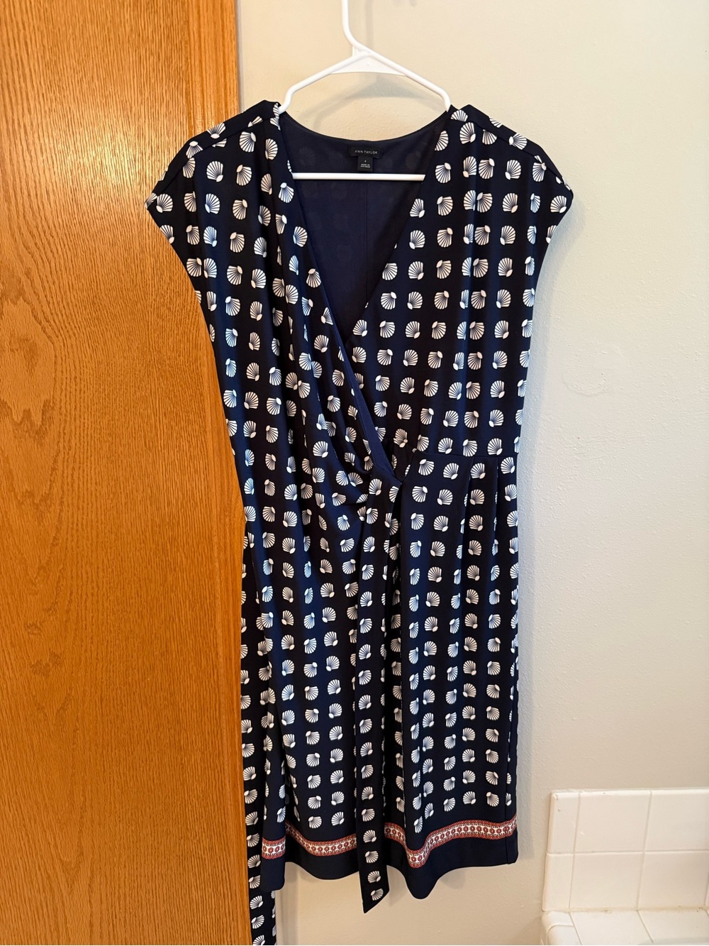 Ann Taylor casual dress polyester blend size 6